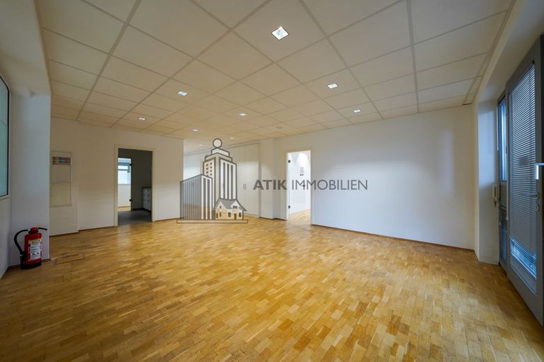 ATIK: Repräsentative, lichtdurchflutete Büroeinheit mit Klimatisierung und Top-Lage - provisionsfrei – Eingangsbereich