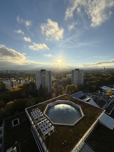 NEU Saniert - Vollmöbliertes 1-Zimmer Apartment mit Ausblick im SI-Centrum, ab sofort verfügbar – Foto 1