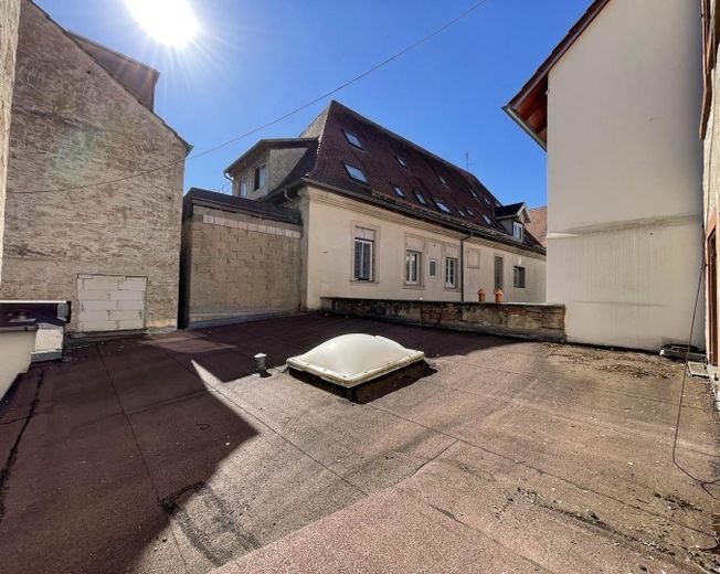 Frisch saniert: 4ZKB, 116 m² + Kellerabteil, Fußgängerzone – 2,70 m Deckenhöhe, Haustechnik neu – Dachterrasse, Ist-Zustand
