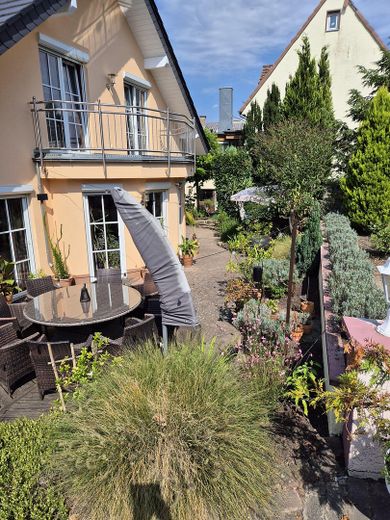 Sehr gepflegtes Einfamilienhaus mit viel Charme und Wohlfühlatmosphäre – Foto 4