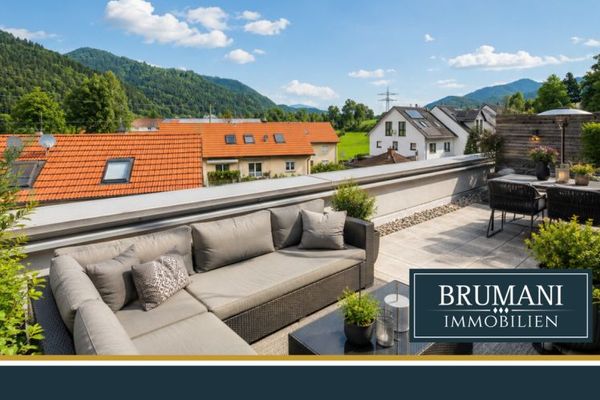 BRUMANI | Appartamento di alta qualità con 3 locali, ampia terrazza sul tetto e vista panoramica a Waldkirch