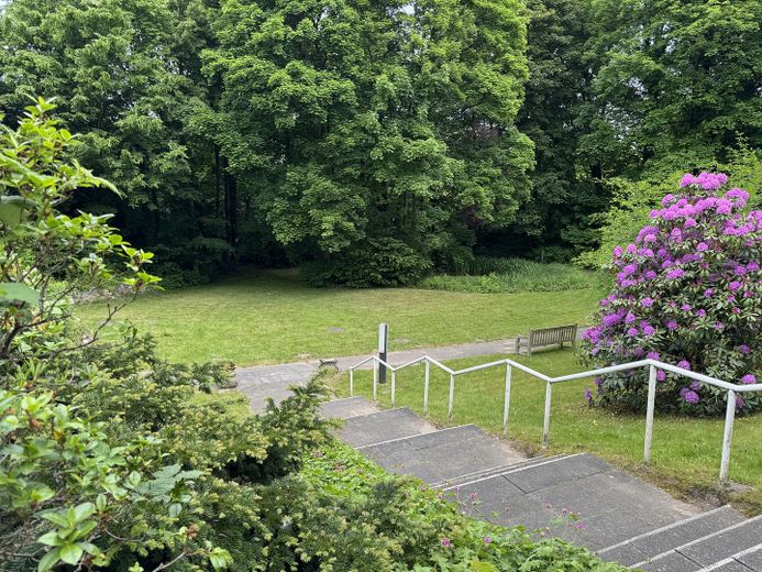Zugang zum parkähnlichen Grund