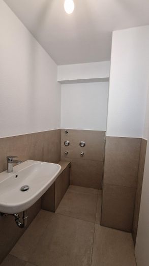 Zonder makelaarscourtage! Belegging (4,75% rendement) of eigen gebruik I Maisonnettewoning in Gartenberg – Gäste WC