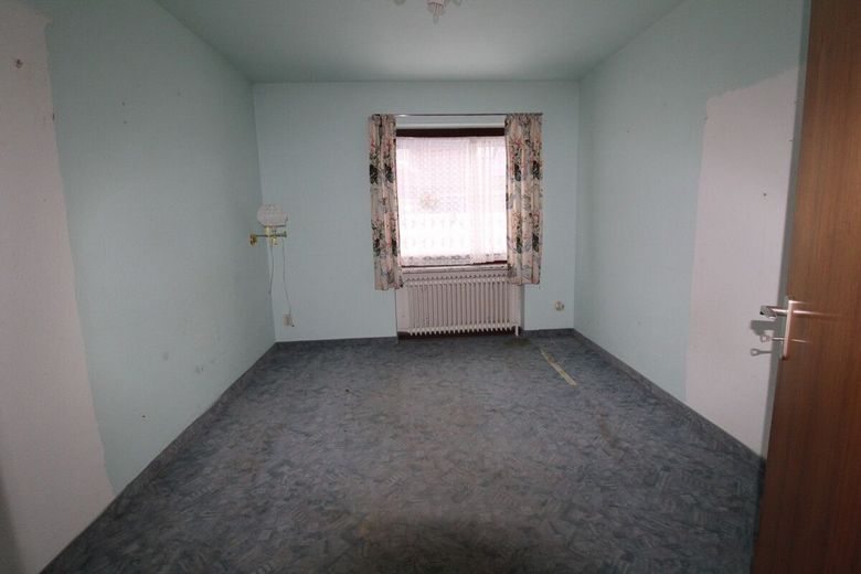 Charmanter, individueller Walmdach Bungalow mit Vollkeller, ruhigem, idyllischem Grundstück &amp; Garage – 11 - Schlafzimmer 2