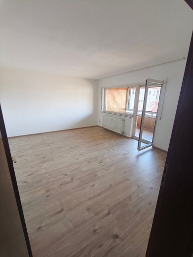 Freshly renovated 2-room condominium with winter garden, underground garage and view of greenery – private sale without broker commission – Foto 4