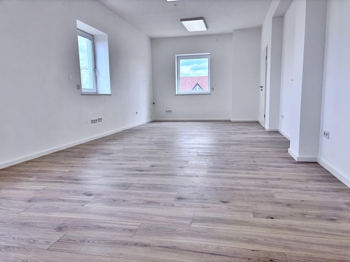 sehr gr. Büro, unterteilbar