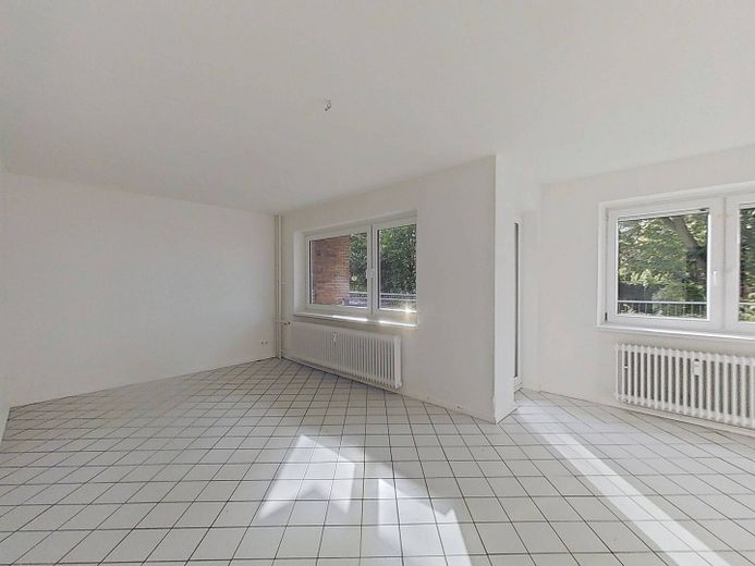 Großzügig gestaltete 4-Zi.-Whg. mit BALKON und viel Komfort – Foto 1