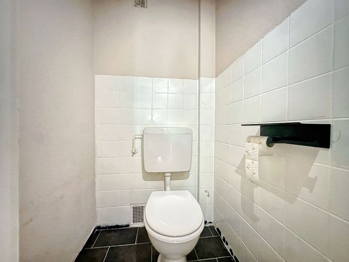 WOHNEN, VERMIETEN, GESTALTEN - Sofort verfügbares 3-Familienhaus in ruhiger Lage von Steinhaldenfeld – WC OG