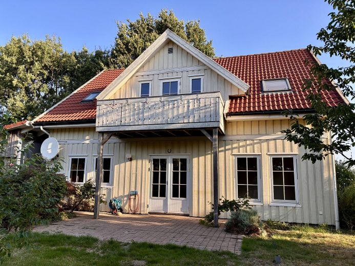 Beautiful Norwegian Wooden House – Rückseite mit Balkon