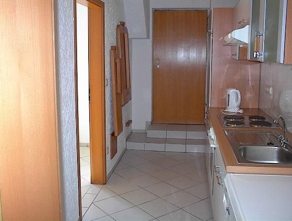 Apartamento individual amueblado con cocina equipada y lavadora – Küche 3