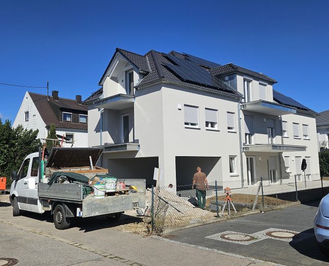 Spacious 3-room maisonette apartment with terrace and garden in Friedberg-West – Außenansicht Neubau (aktuell)