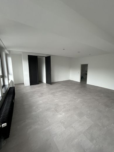 Lichtdurchflutete 3 Zimmer Wohnung im 4. OG in Wuppertal-Vohwinkel – Wohnzimmer 