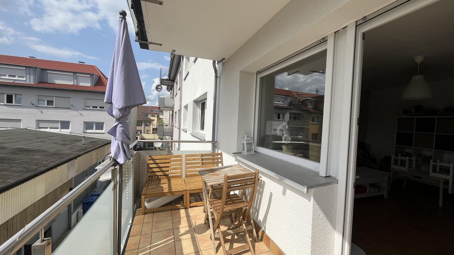 Erstbezug nach umfangreicher Sanierung, 3ZKB mit Balkon, verkehrsgünstig – Balkon