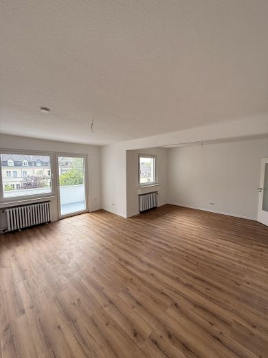 Erstbezug nach Sanierung | Helle 3-Zimmer-Wohnung mit Balkon und zusätzlichem Mansardenraum – Foto 12