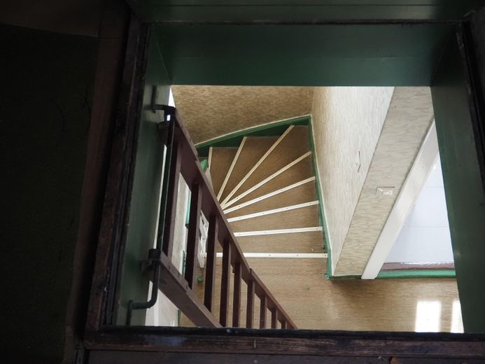 Blick vom Dachboden auf Treppe