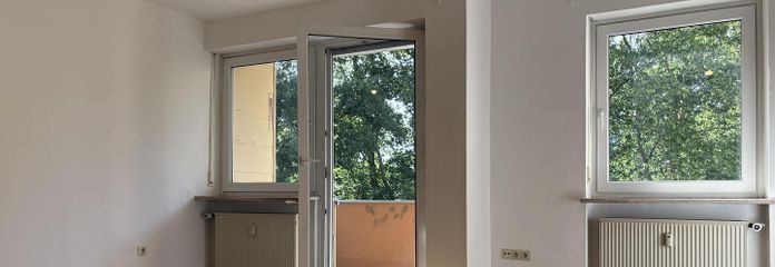 Wohnzimmer und Balkon