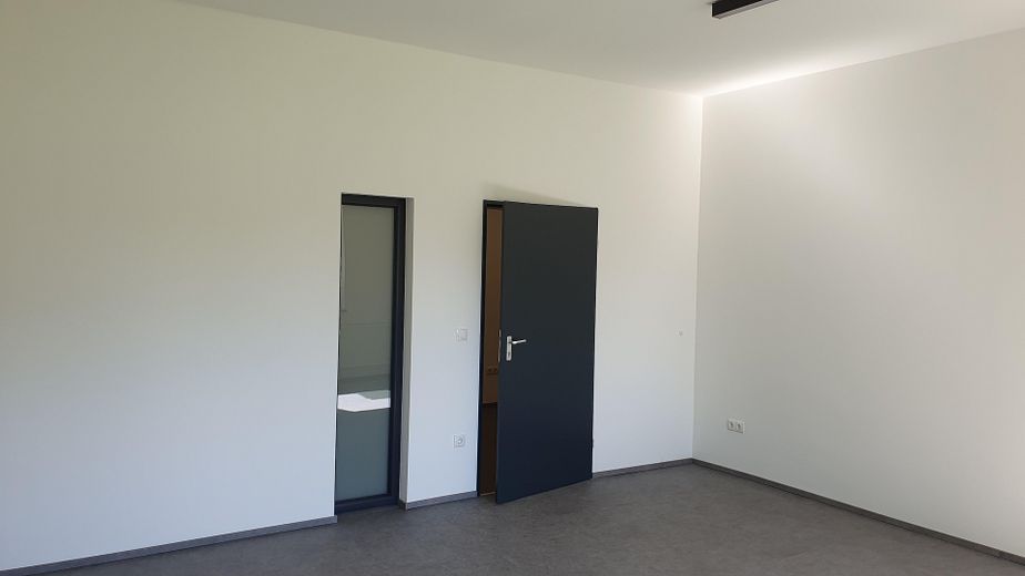 Top Büroflächen mit vielen Möglichkeiten, EUR 15,- bis 17,- pro qm warm – Büro EG 2