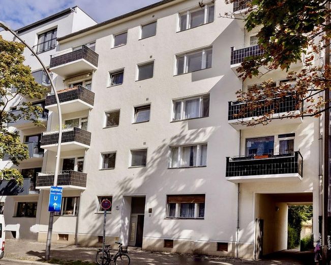 ¡Sin comisión! Tu hogar en Charlottenburg: luminoso apartamento de 3 habitaciones con balcón, cocina equipada y ascensor – Hausansicht