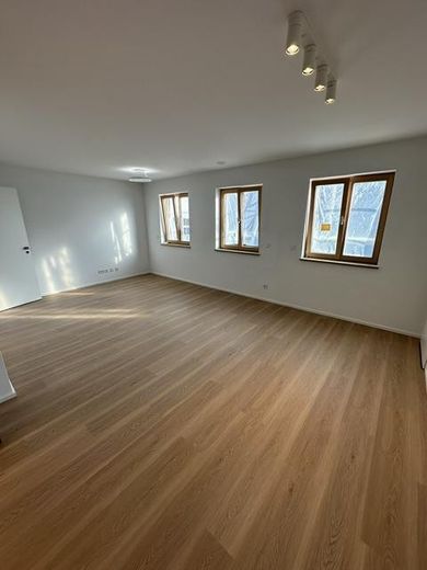 Neubau - Erstbezug - Maisonette - 3 ZW inkl. EBK, Stellplatz, Keller, ca. 66m² Wfl. – Wohnen