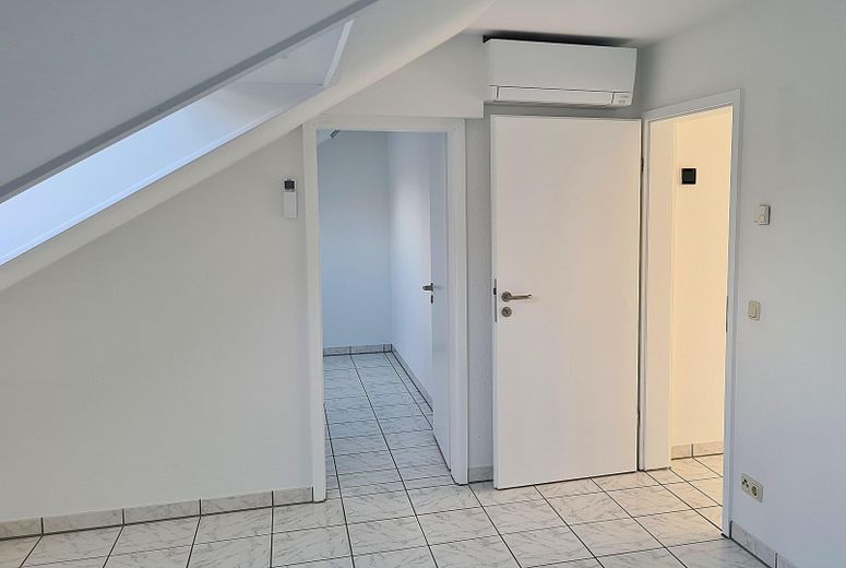 Hitzewelle? Etagenwohnung in kleiner Wohneinheit mit Klimaanlage – Schlafzimmer  