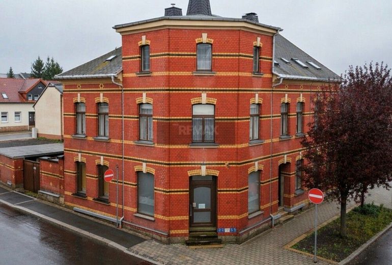 Mehrfamilienhaus mit Gewerbeeinheit in zentraler Lage von Falkenstein – Bild 1