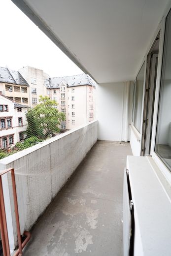 3-pokojowe mieszkanie z dwoma balkonami w centrum Frankfurtu – Zdjęcie 16