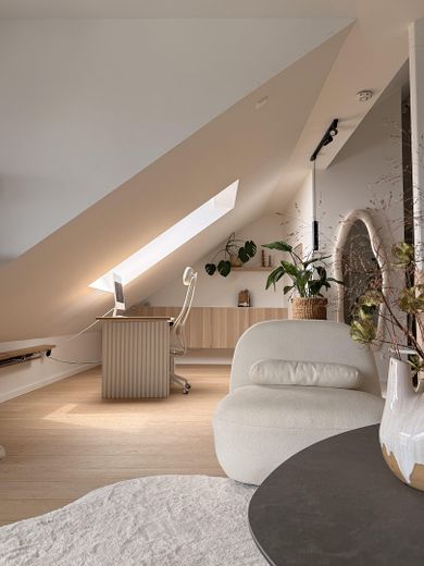 Exklusive neuwertige Traumwohnung: Klimatisiert, voll möbeliert - – Arbeitsbereich