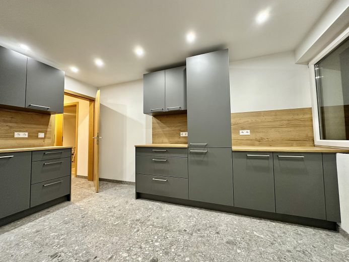 Appartamento mansardato con splendida terrazza sul tetto di 60 m² e vista sull’Alb – appena ristrutturato – Photo 2