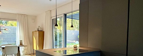 Wohnküche mit Gartenblick