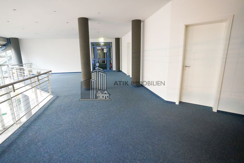 ATIK: Repräsentative Büroflächen im YPSILON OFFICE in verkehrsgünstiger Lage – Eingangsbereich