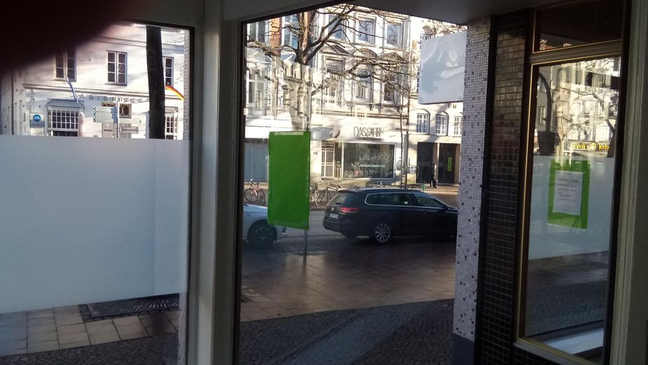 Commercio al dettaglio/ufficio di 65 mq con passaggio di clienti – Foto 11