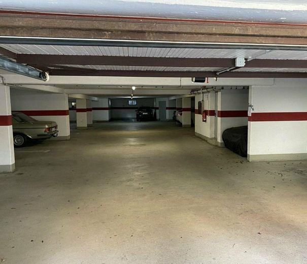 4 Zi., 3 Balkone, 2 Bäder inkl. TG-Stellplatz mit Fernblick, provisionsfrei – Tiefgarage