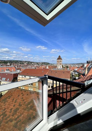 Rare opportunité dans un monument classé KfW : duplex sous les combles dans un immeuble ancien, vue panoramique, prestations haut de gamme, PREMIÈRE OCCUPATION – Panoramablick über die Stadt