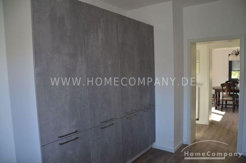 Großzügige 2 (3) Zi.-Wohnung in einem 2 Familienhaus, 1. OG, mit Balkon und 2 PKW-Stellplätzen. – e109c058537e751d915b49f9dd45cbc3cd8caaab.jpg