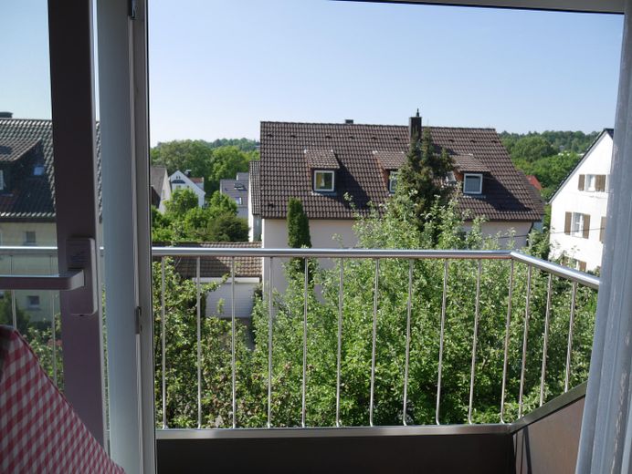Großzügige Eigentumswohnung im 1. OG mit Studio und Garten – Balkon Loftzimmer
