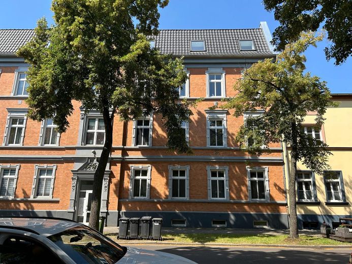 127 м² для всієї родини | 5 кімнат | якісно відремонтовано | паркомісце – Hausansicht