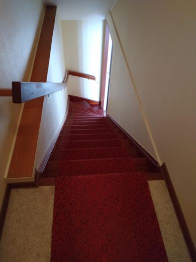Vielseitig nutzbares Zweifamilienhaus mit unverbaubarer Aussicht – Aufgang zum Dachgeschoß