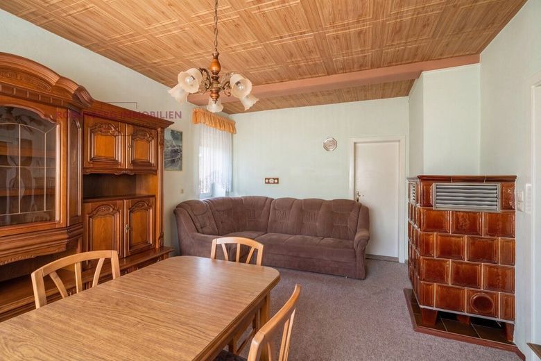 Zwei Häuser auf großzügigem Grundstück mit viel Potenzial in ländlicher Lage - Ideal für Familien! – 6d359dc8-fe6203ed-wohnzimmer-einfamilienhaus-in-cavertitz-ot-scho-na-schoena-jpg-wohnzimmer-staging-einfamilienhaus-in-cavertitz-ot-scho-na-schoena