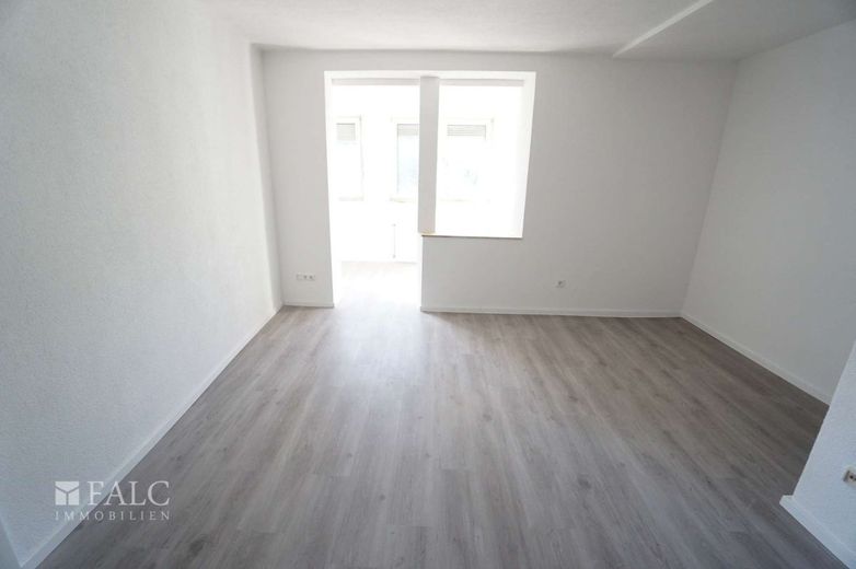 Erstbezug nach Sanierung, 2ZKB in der Stadtmitte! – Wohnzimmer