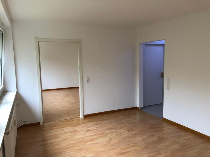 Bonito apartamento de 2 habitaciones en Kusel, incluidos gas y electricidad – Wohnzimmer Bild II
