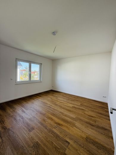 ✨ Modernes Neubau-Einfamilienhaus 3 Schlafzimmer Garten Fussbodenheizung Erstbezug ✨ – Schlafzimmer 1