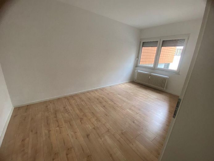 2-комнатная квартира 4 комнаты 81 м² 2,5 комнаты 65 м² городская квартира офис кабинет для практики жильё для рабочих коммерческая недвижимость инвестиция – Einheit 2 Zimmer
