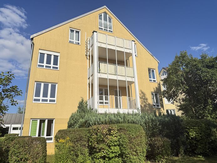 Moderno appartamento di 2 locali a Dresda-Weißig – arredato possibile | 57 m² | Balcone | Ristrutturazione – Hausansicht