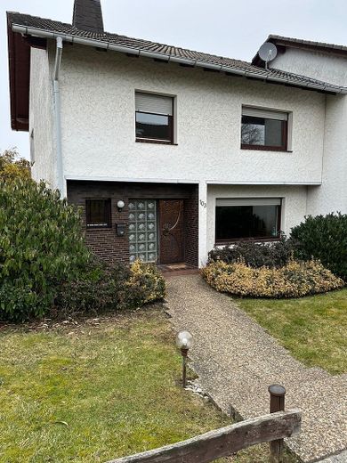 Doppelhaushälfte in versetzter Bauweise – Foto 1