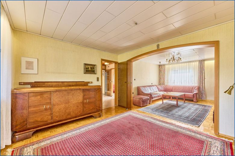 ** Ihr Eigenheim zum Gestalten ** älteres Einfamilienhaus mit zusätzlichem Bauplatz – Doppelwohnzimmer
