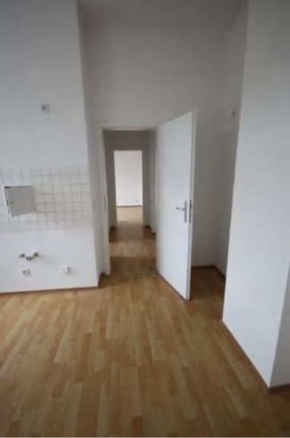 Gemütliche 1-Zi. mit Laminat und Wannenbad in zentraler Lage! – Bild 5