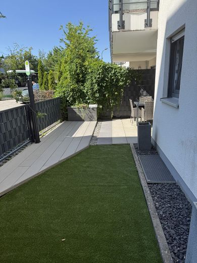 Premium-Gartenwohnung | Voll möbliert | 15 Min. bis Frankfurt – Terrasse