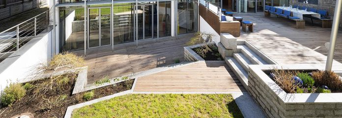 Unikat in Grünwald - Lichtdurchflutete moderne Split-Level-Villa - von privat - ohne Makler! – Ansicht vom Garten