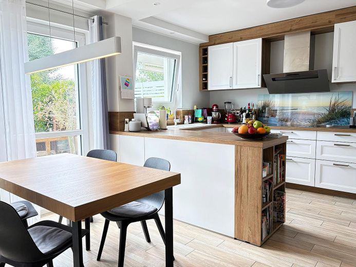 Für alle Lebensphasen: Moderne, barrierefreie EG-Wohnung mit Garten am Stadtpark Dietzenbach – Küche
