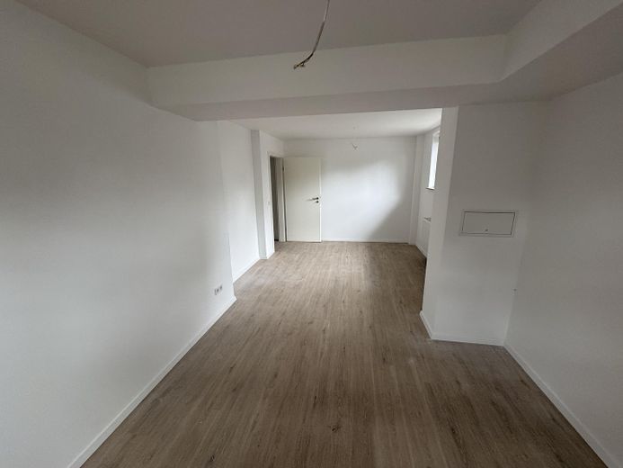 First occupancy after core renovation: Light-filled residence with garden view in Rahm – Schlafzimmer rückwärtig